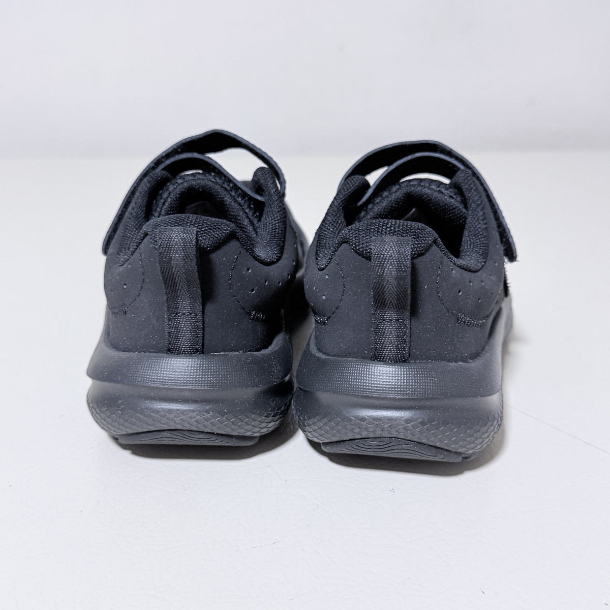 Under Armour Boys Assert 10 AC Running Shoes, Size 2Y, Black
