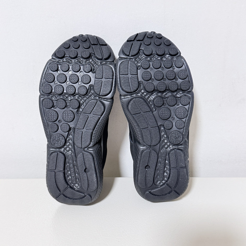 Under Armour Boys Assert 10 AC Running Shoes, Size 2Y, Black